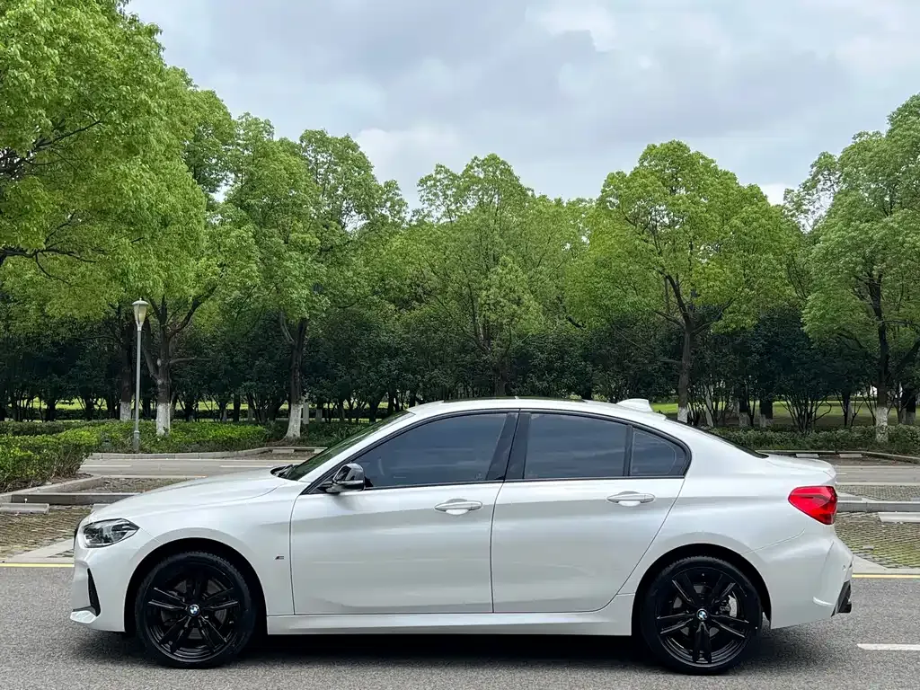 BMW 1 Series 2021 из CN, фото 3