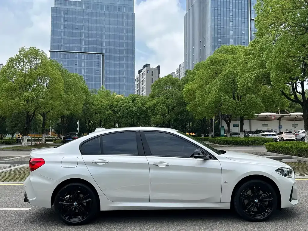 BMW 1 Series 2021 из CN, фото 4