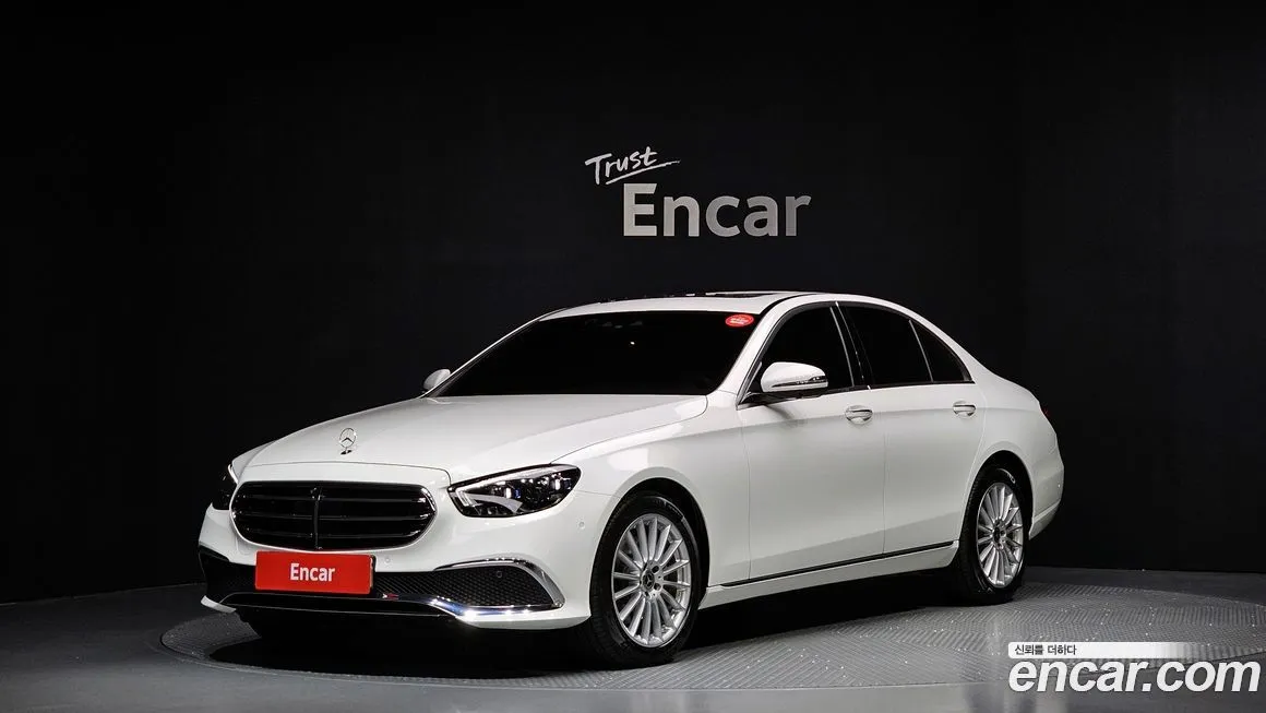 Mercedes-Benz E-Class — фото 1