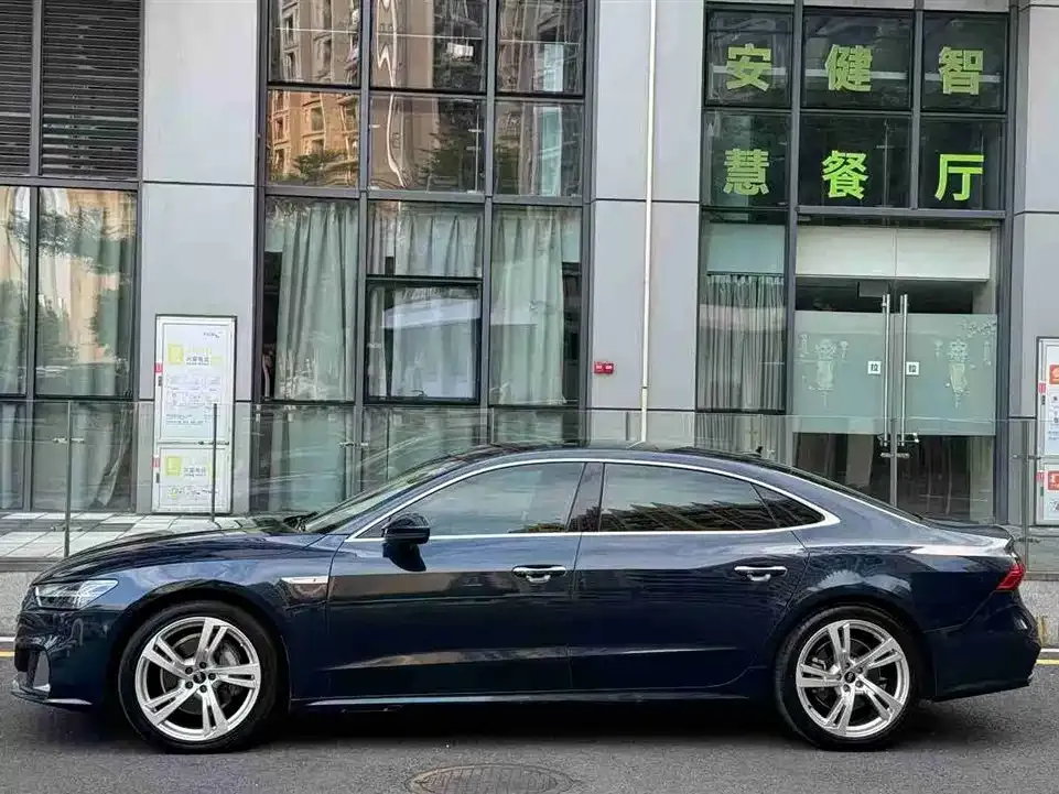 Audi A7L 2023 из CN, фото 3