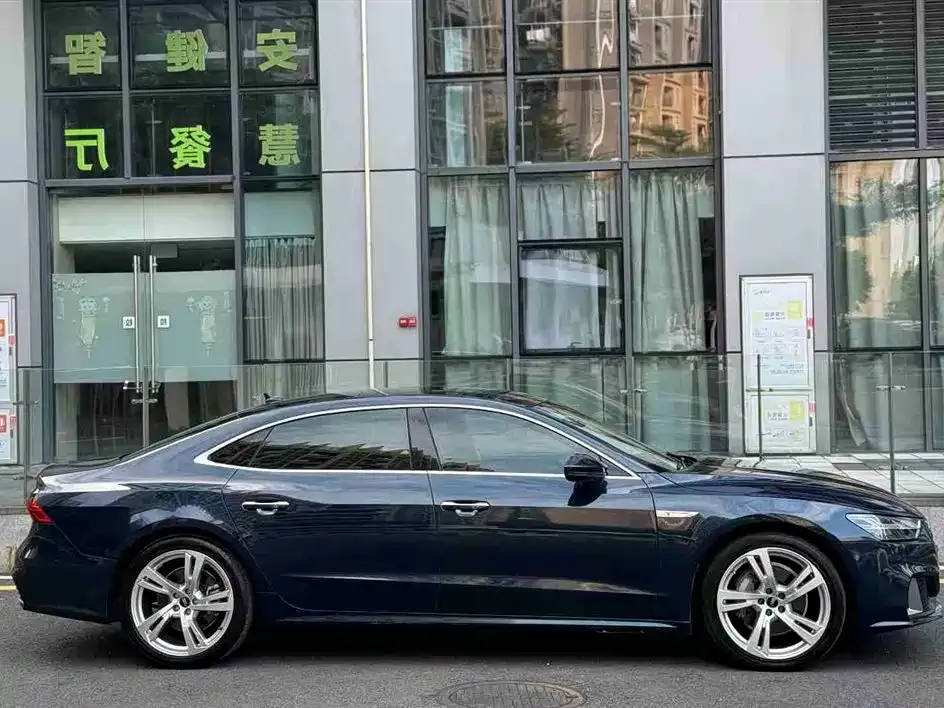 Audi A7L 2023 из CN, фото 4