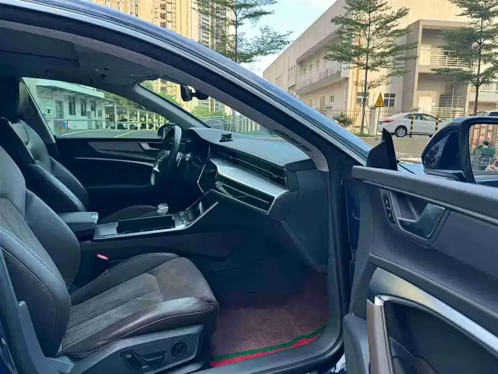 Audi A7L 2023 из CN, фото 8