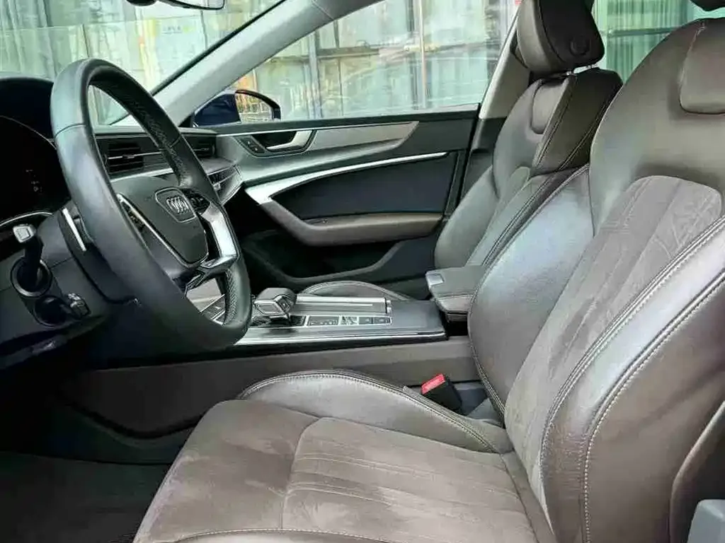 Audi A7L 2023 из CN, фото 9