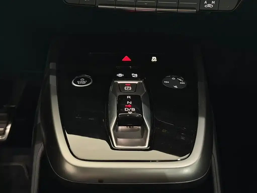 Audi Q4 e-tron — фото 10