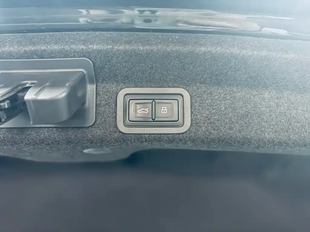 Audi A6L 2024 из CN, фото 10