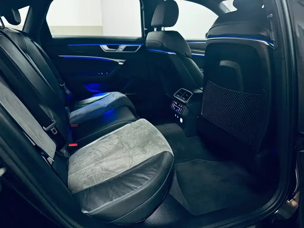 Audi A6L 2024 из CN, фото 4