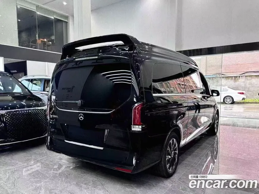 Mercedes-Benz V-Class 2023 из KR, фото 2