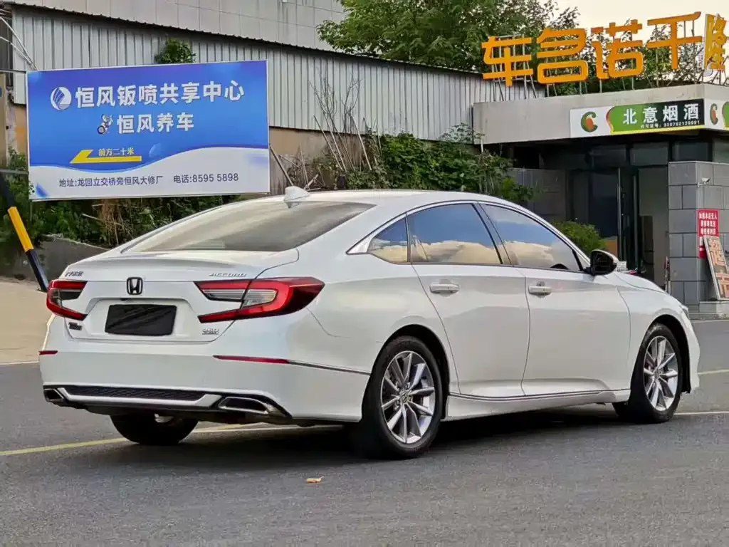 Honda Accord — фото 7