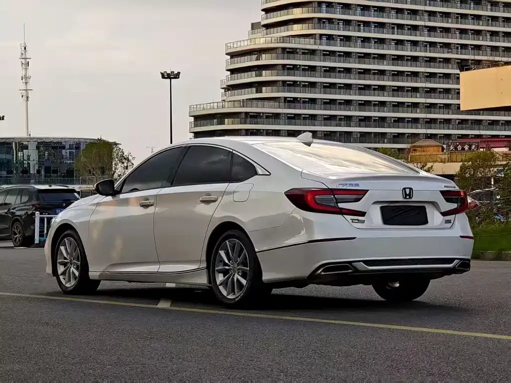 Honda Accord — фото 8