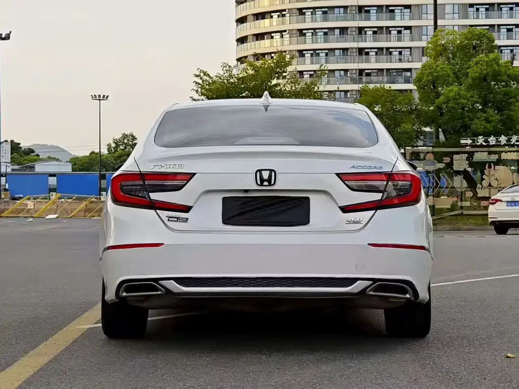 Honda Accord — фото 9