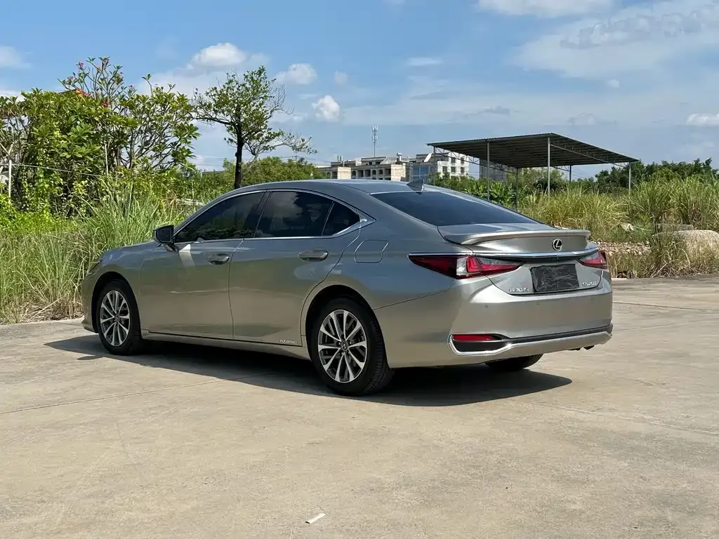 Lexus ES — фото 9