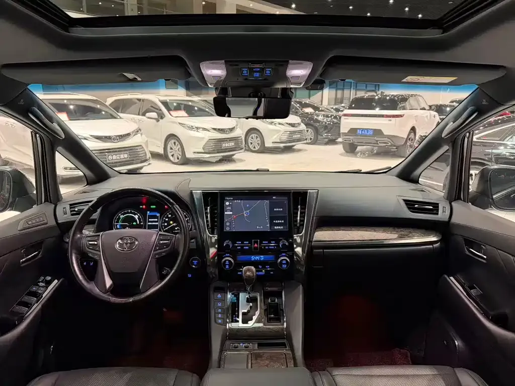 Toyota Alphard — фото 10