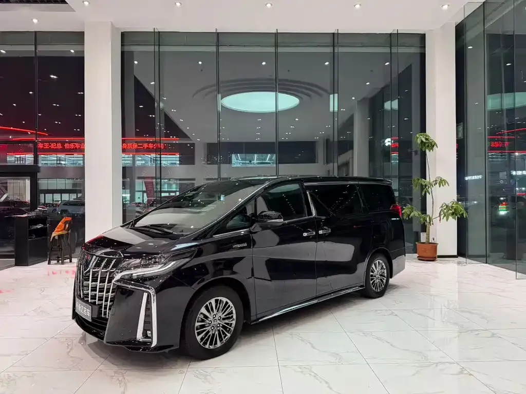 Toyota Alphard — фото 2