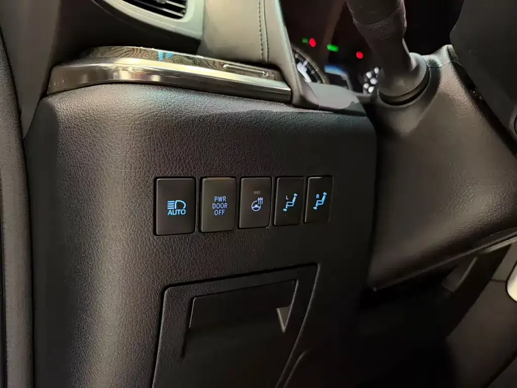 Toyota Alphard — фото 5