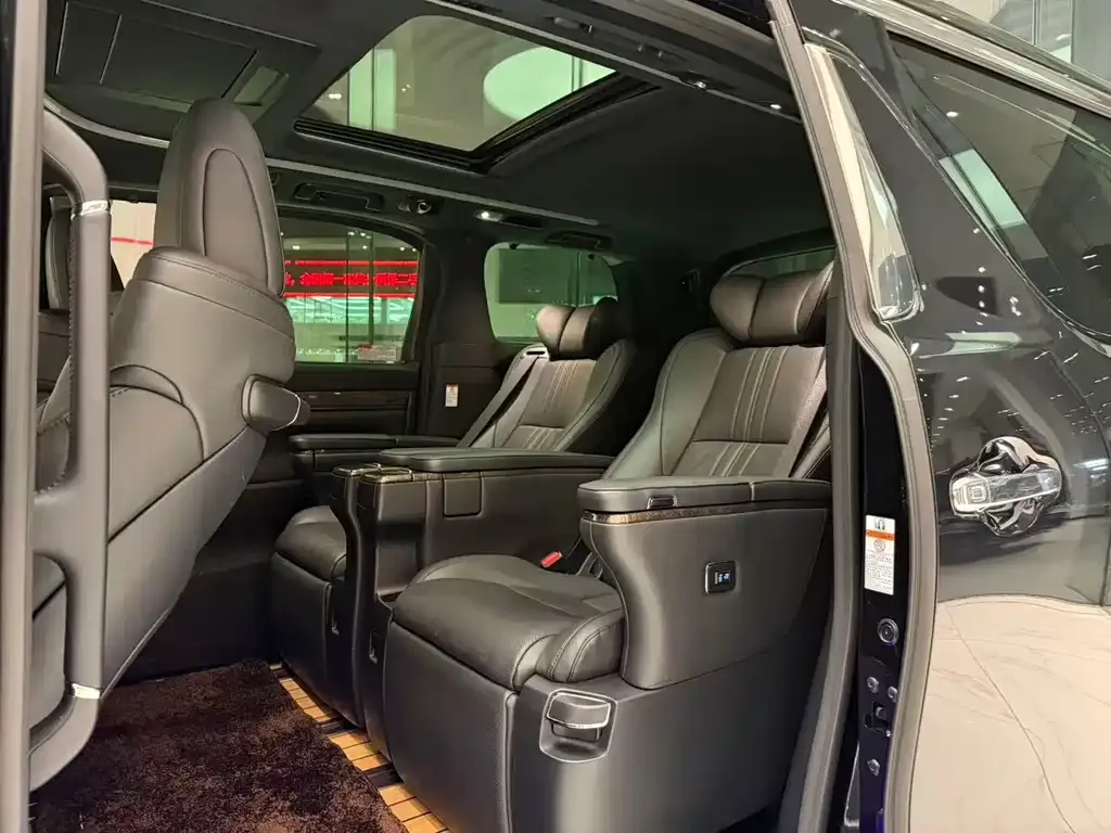 Toyota Alphard — фото 7