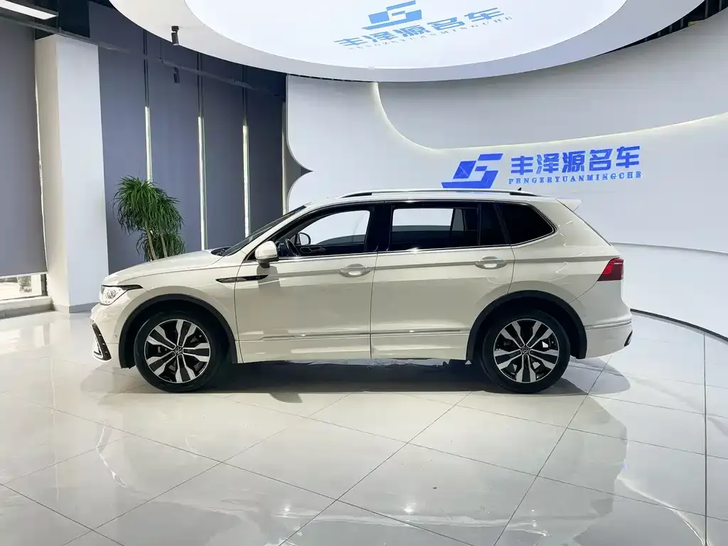 Volkswagen Tiguan L 2022 из CN, фото 2