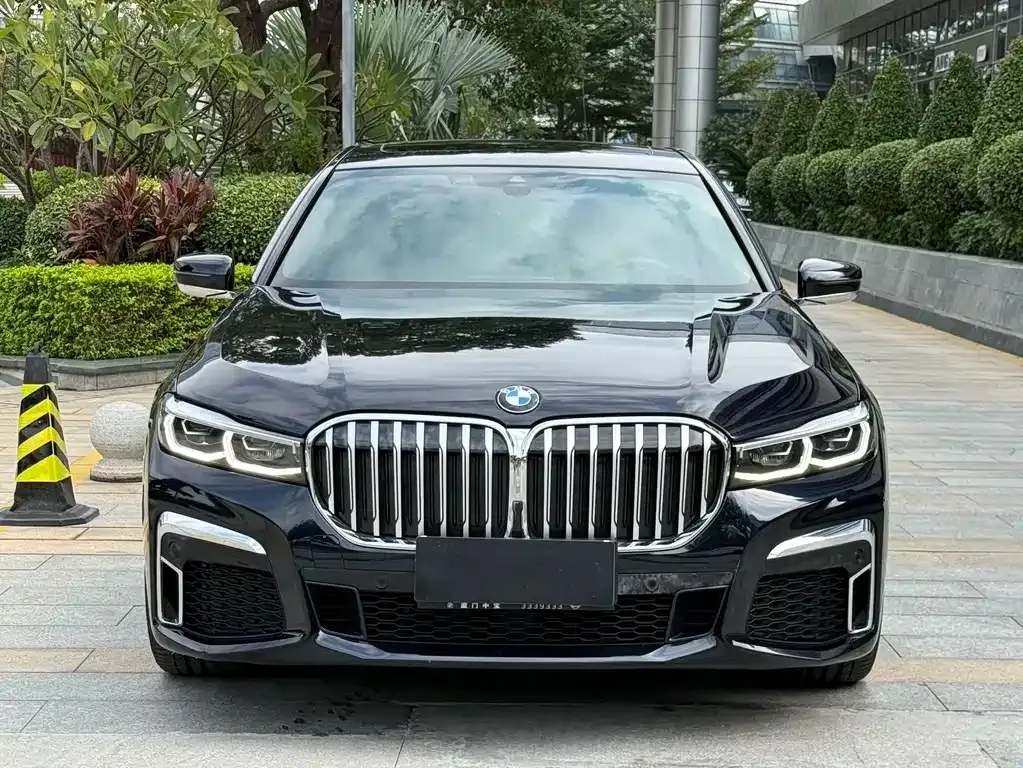 BMW 7 Series — фото 2