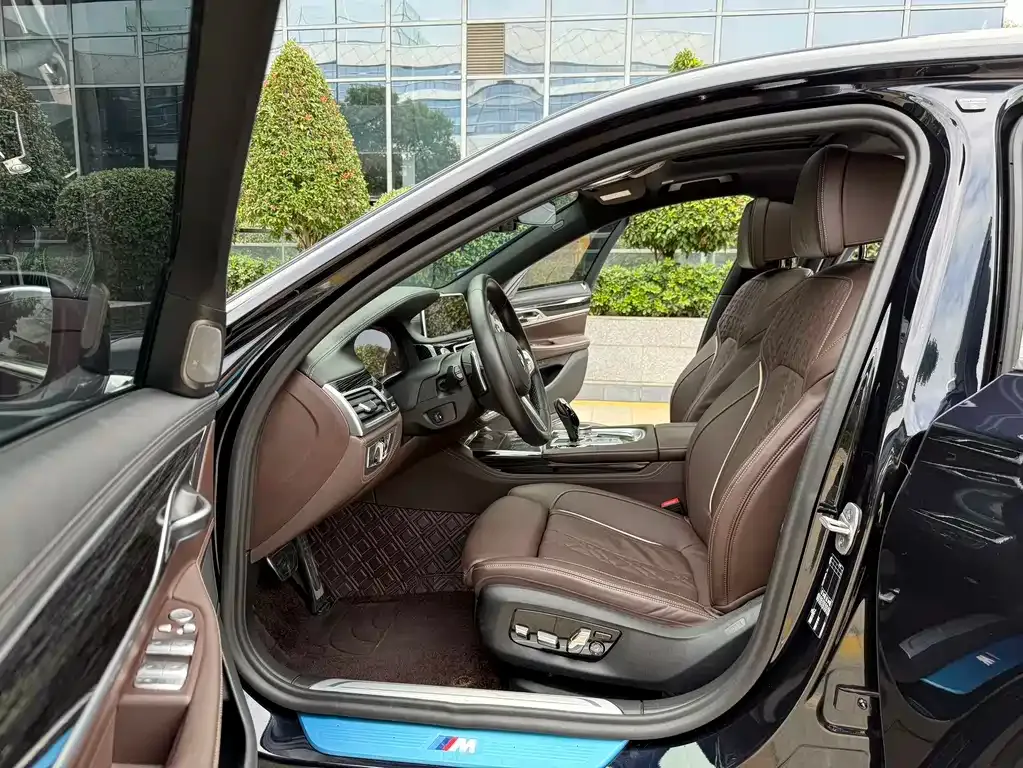 BMW 7 Series — фото 4