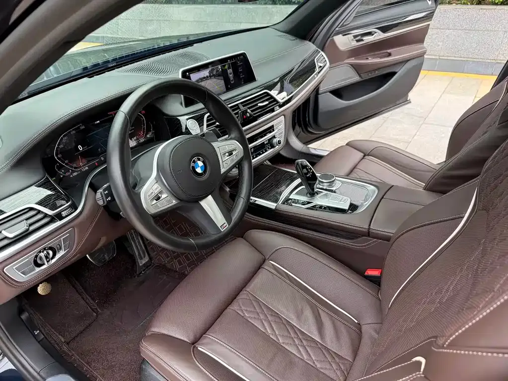 BMW 7 Series — фото 9