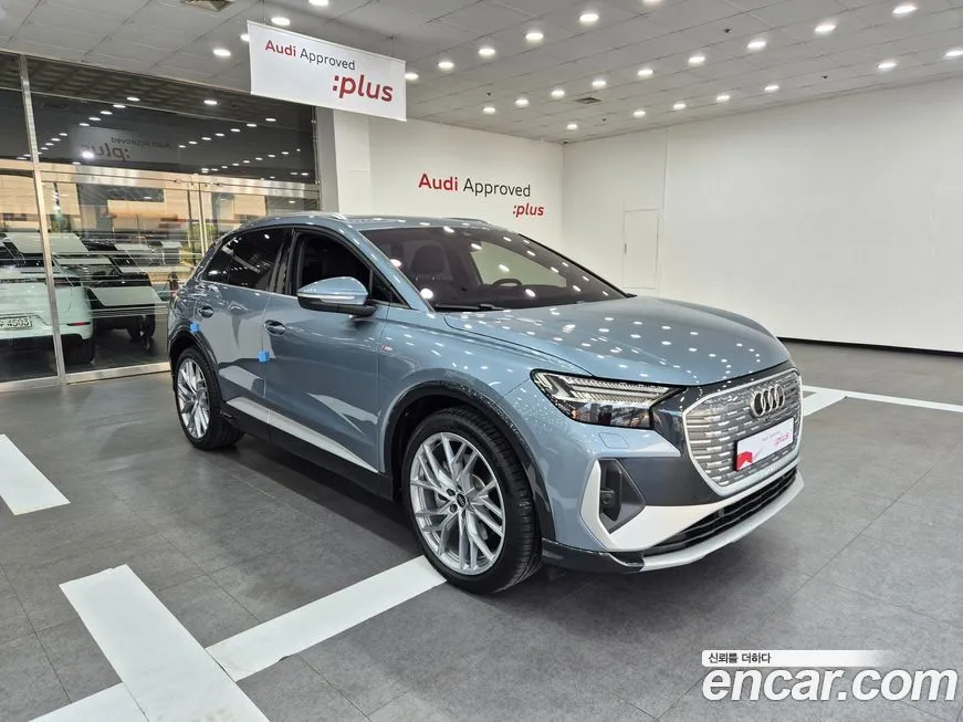 Audi Q4 e-tron — фото 1