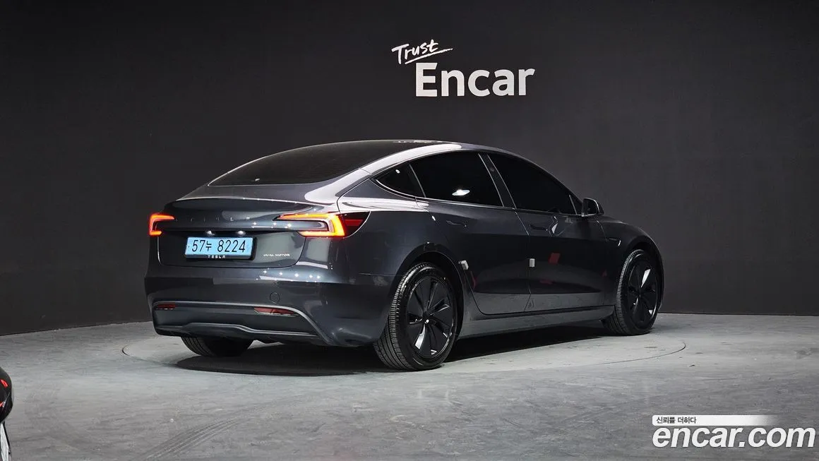 Tesla Model 3 — фото 2