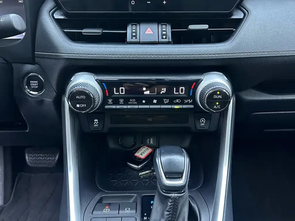 Toyota Wildlander — фото 10