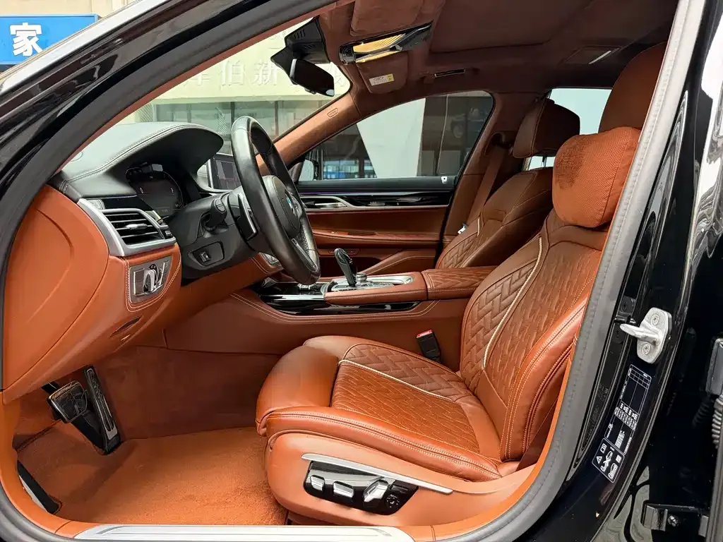 BMW 7 Series 2021 из CN, фото 8