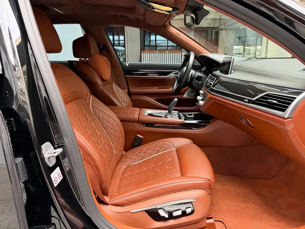 BMW 7 Series 2021 из CN, фото 9