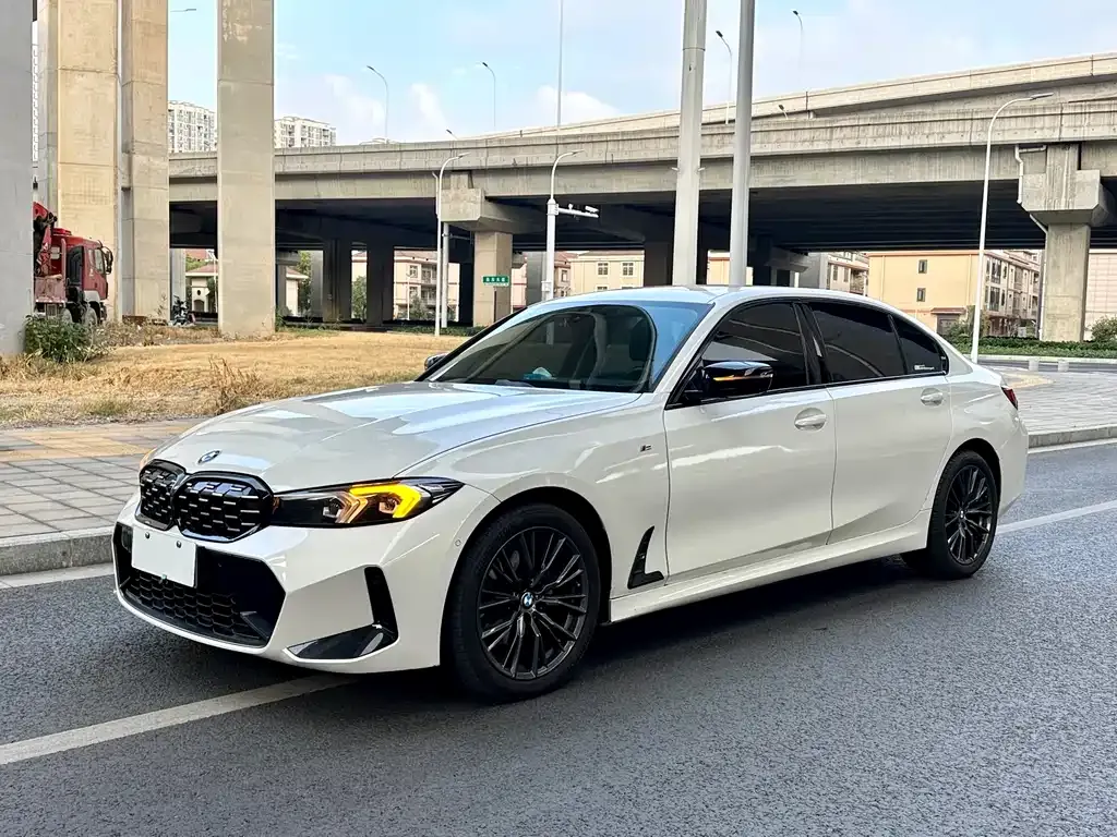 BMW 3 Series 2023 из CN, фото 1