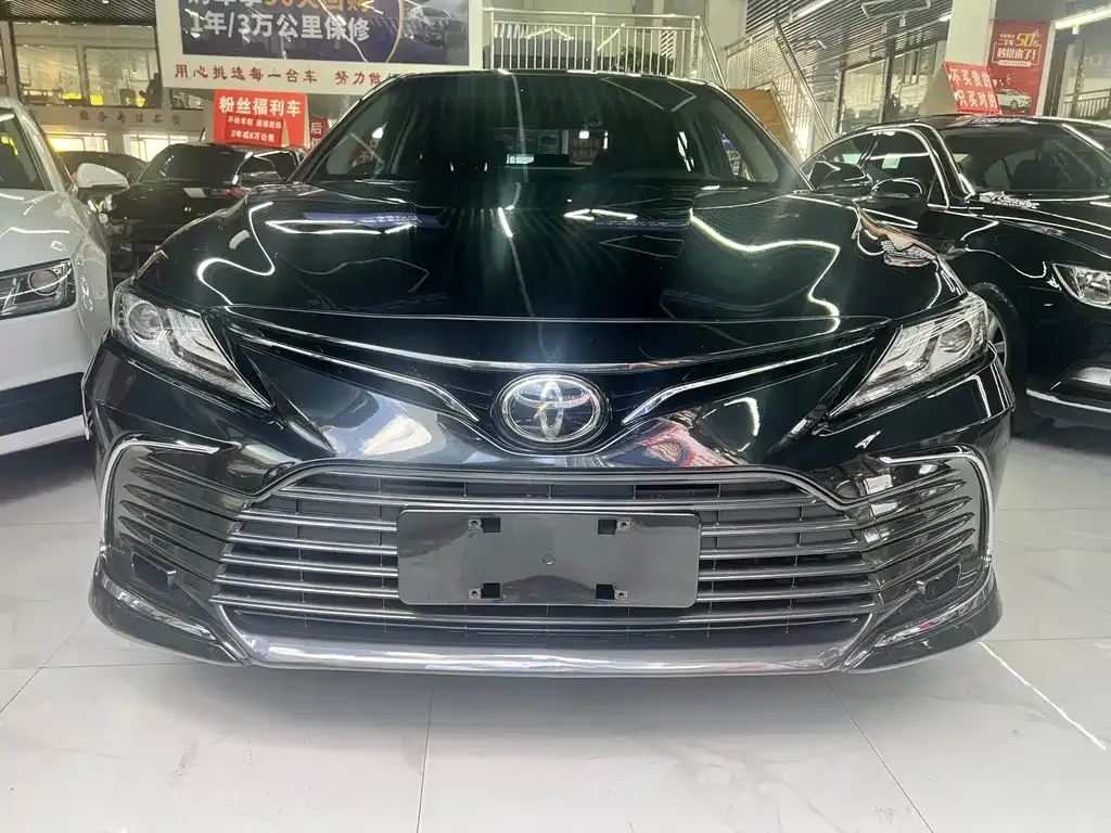 Toyota Camry — фото 2