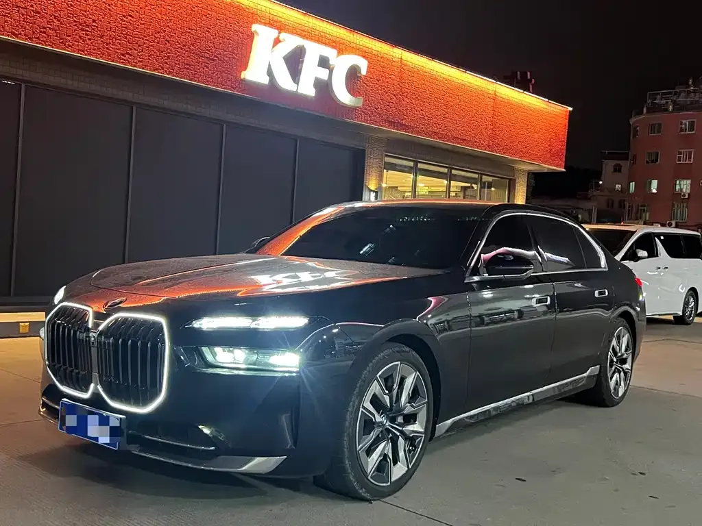 BMW 7 Series 2024 из CN, фото 1