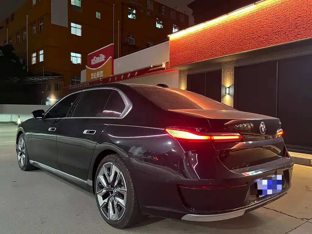 BMW 7 Series 2024 из CN, фото 10