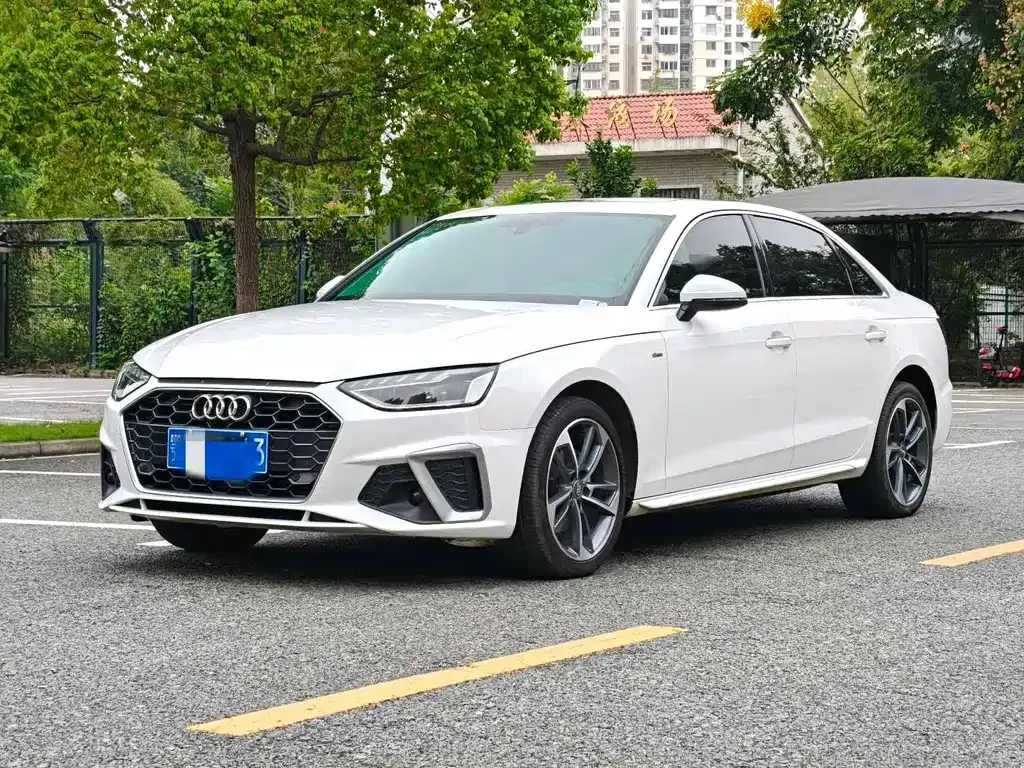 Audi A4L — фото 1
