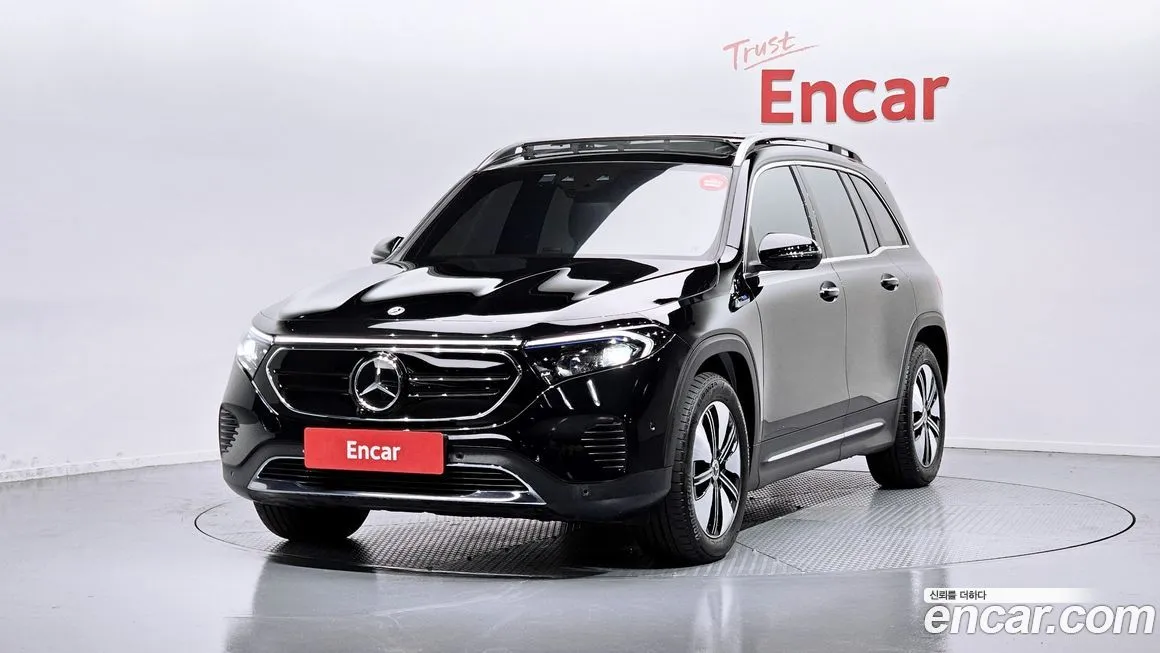 Mercedes-Benz EQB — фото 1