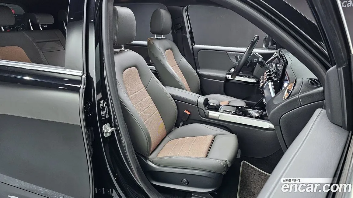 Mercedes-Benz EQB — фото 10