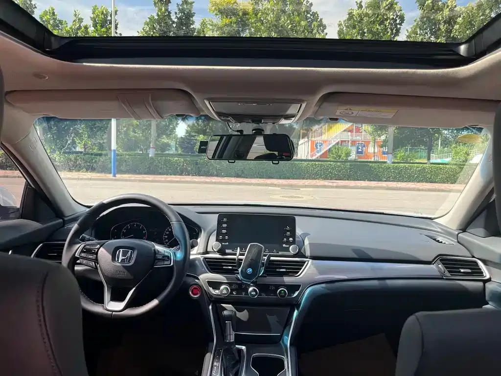 Honda Accord — фото 9