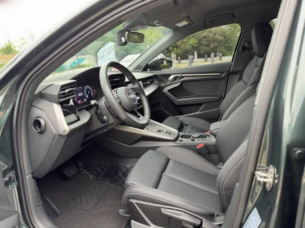 Audi A3 2023 из CN, фото 4