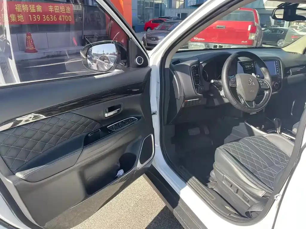 Mitsubishi Outlander 2021 из CN, фото 7