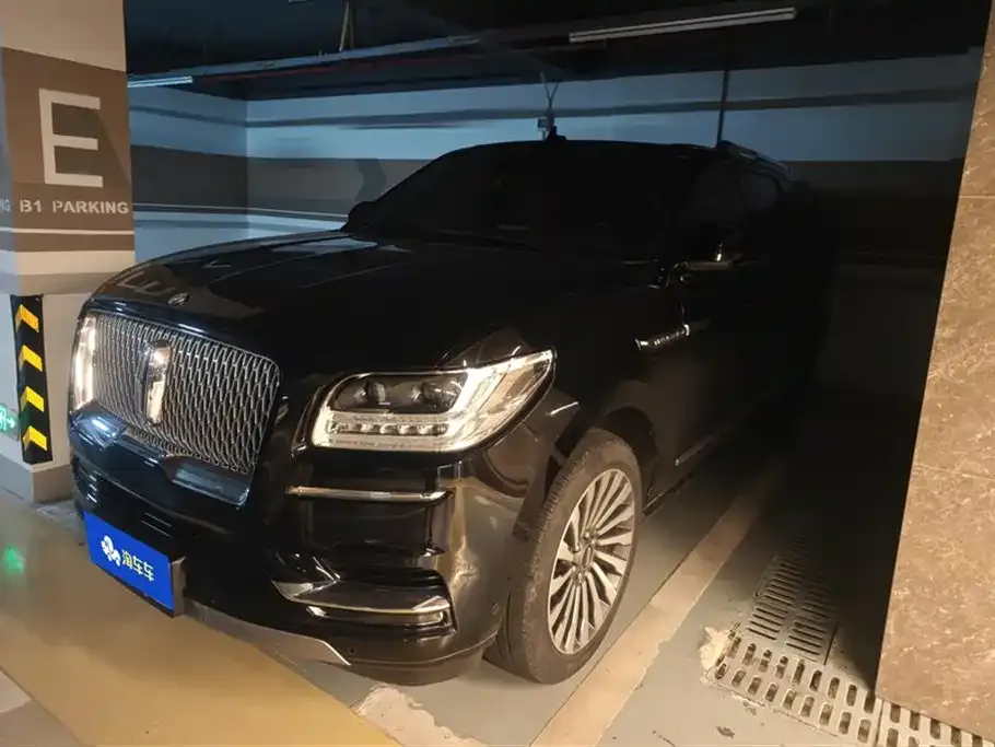 Lincoln Navigator — фото 1