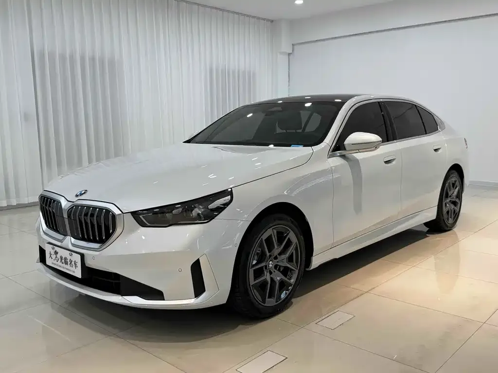 BMW 5 Series 2024 из CN, фото 1