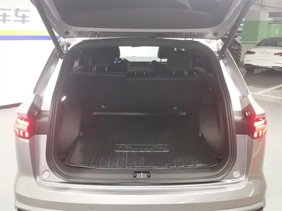 Geely Xingyue L 2024 из CN, фото 4