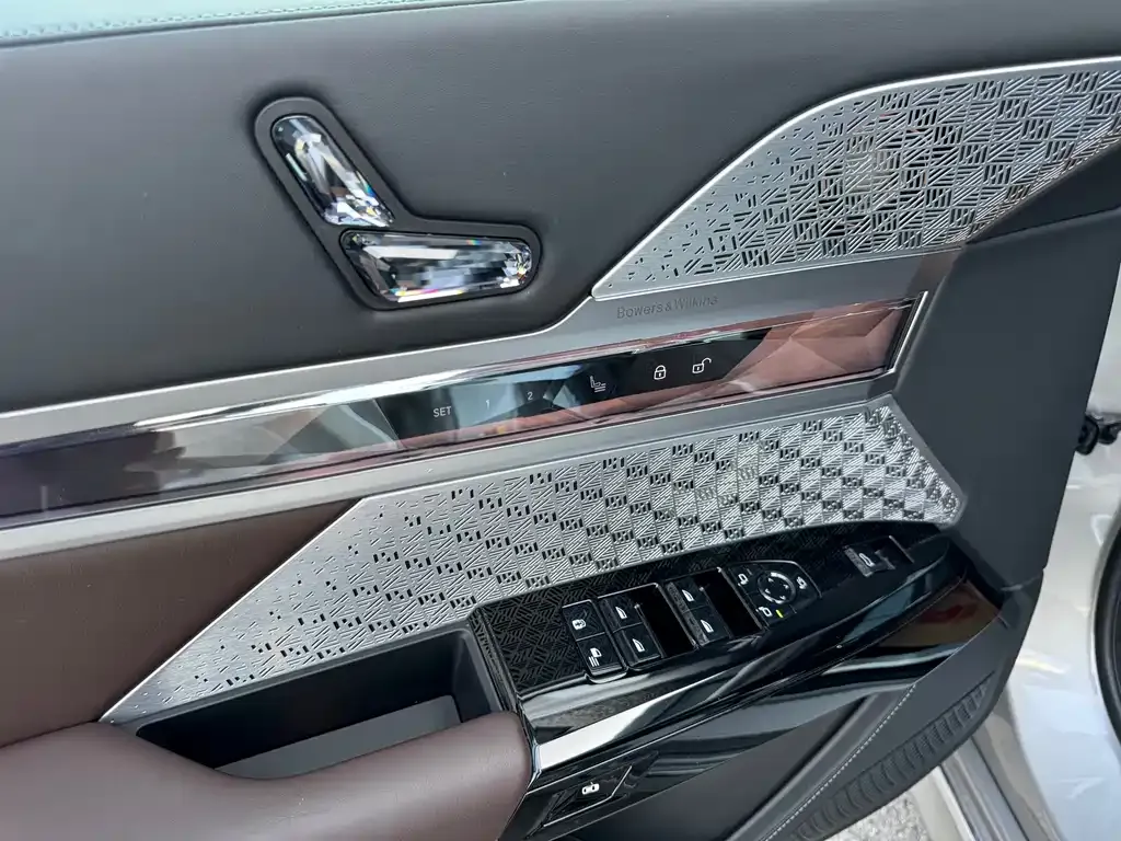 BMW i7 — фото 10