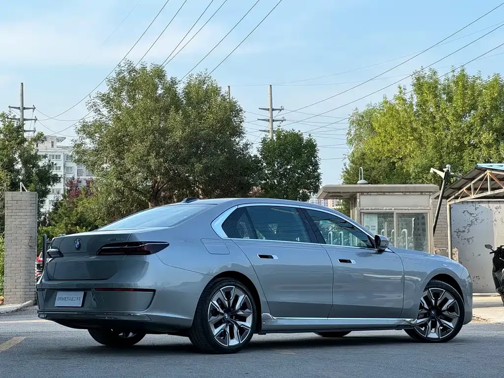 BMW i7 — фото 3