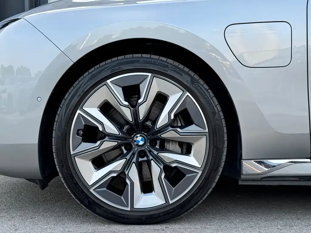 BMW i7 — фото 6