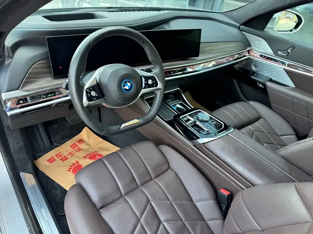 BMW i7 — фото 9