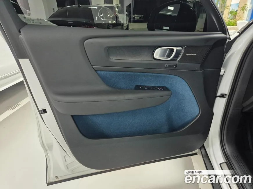 Volvo XC40 2024 из KR, фото 10