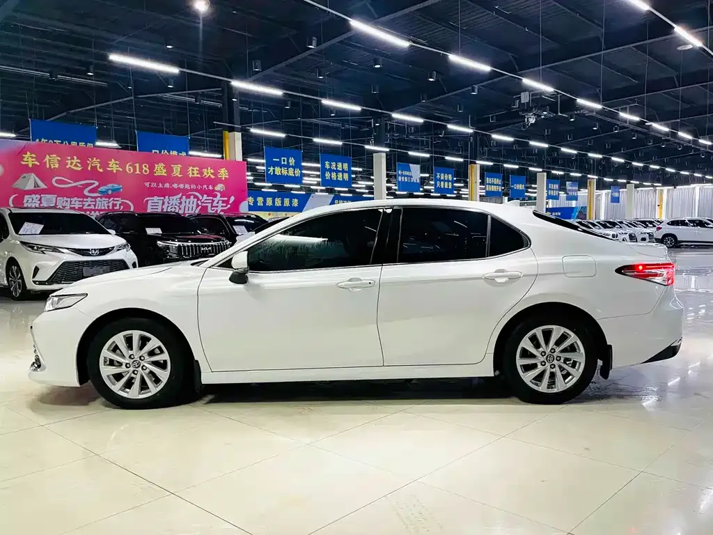 Toyota Camry 2023 из CN, фото 5