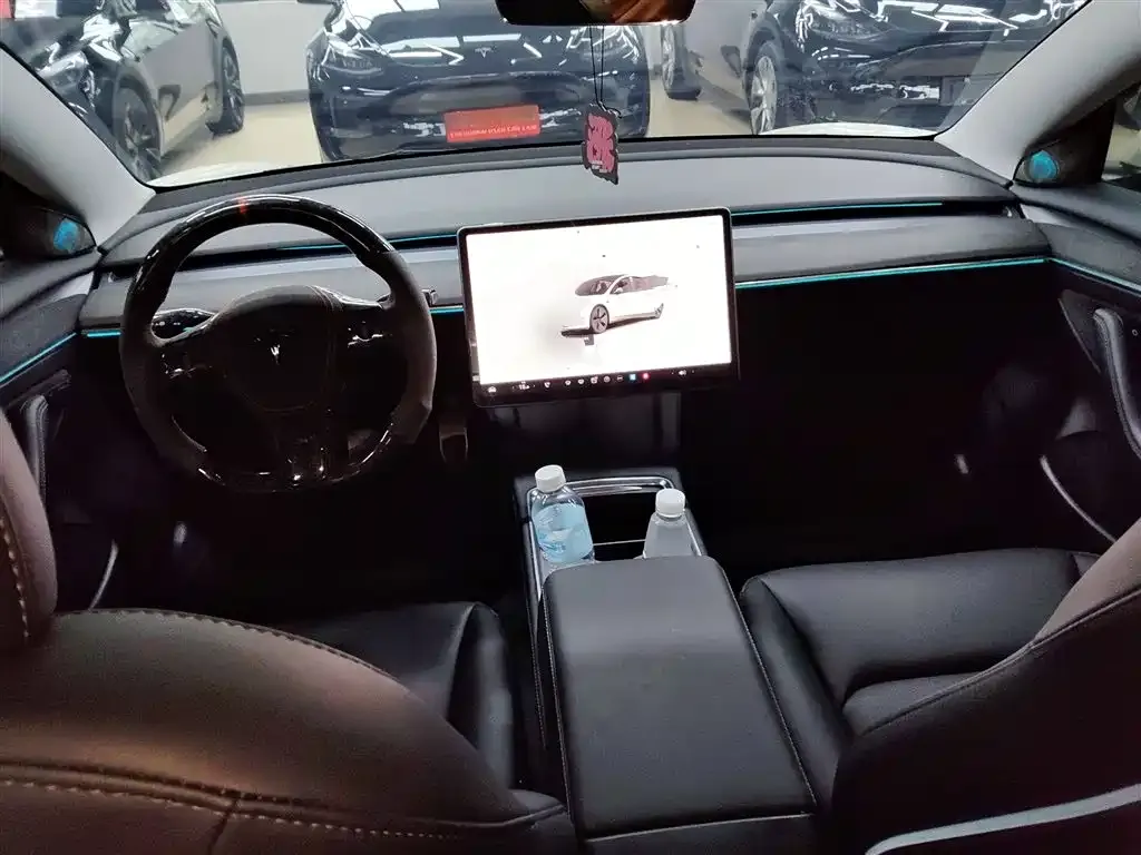 Tesla Model 3 — фото 10