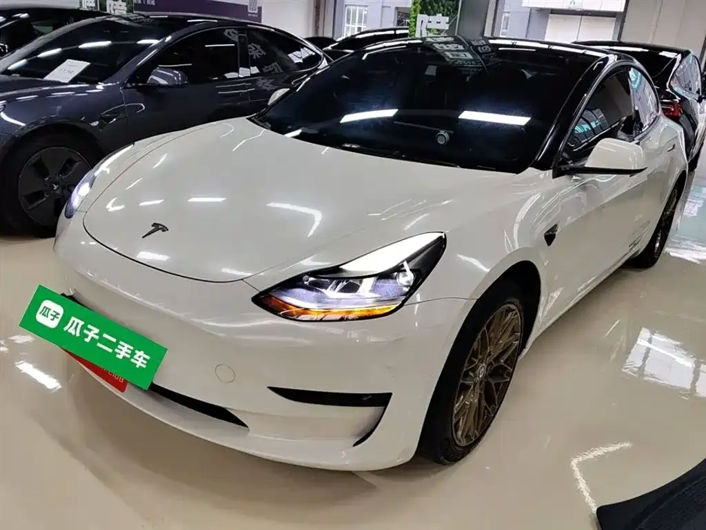 Tesla Model 3 — фото 2