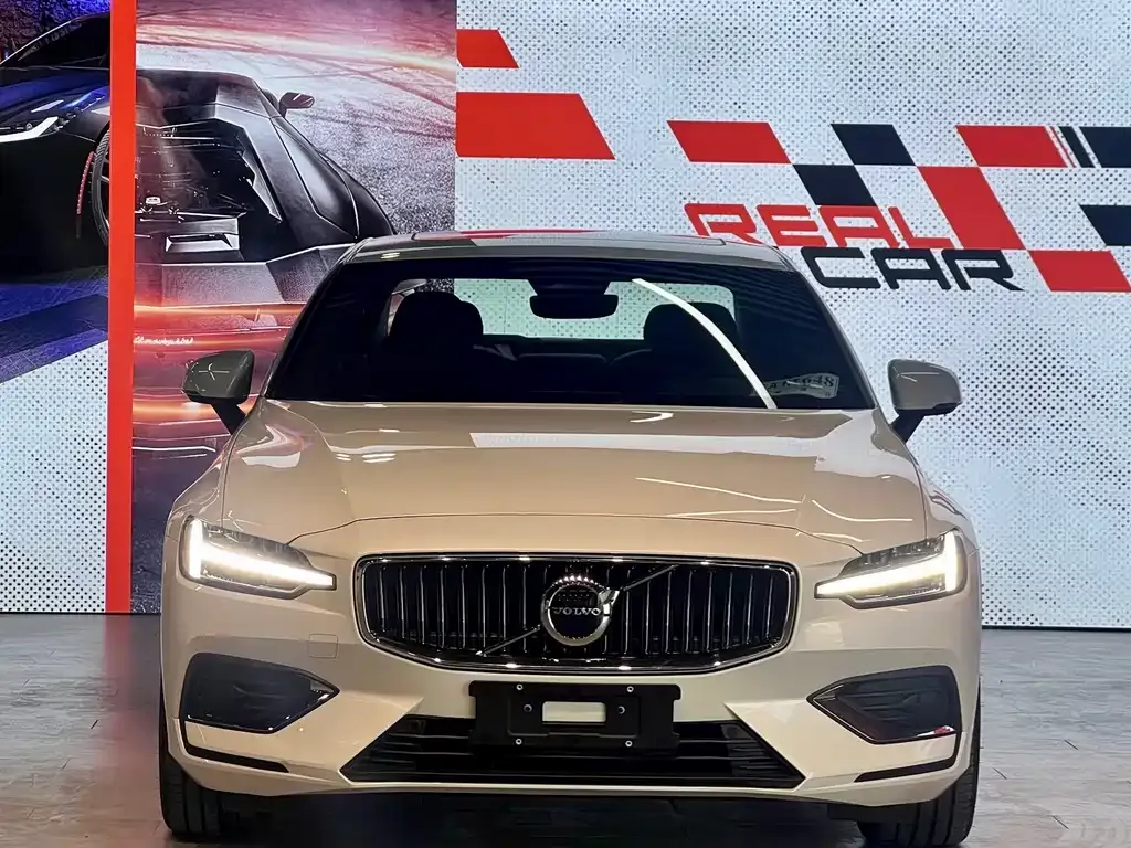 Volvo S60 — фото 1